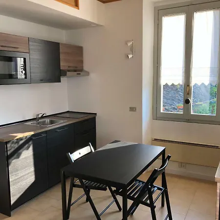 La Riva Del Lago *